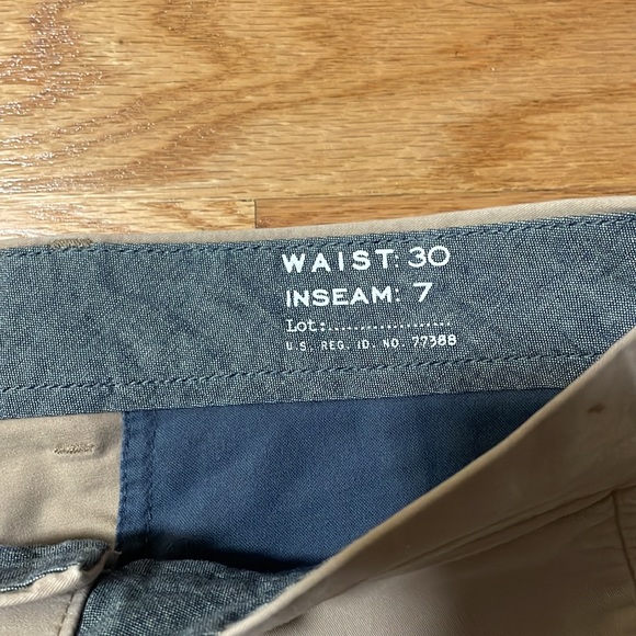 J Crew Shorts khaki waist: 30 inseam: 7 - Picture 2 of 3